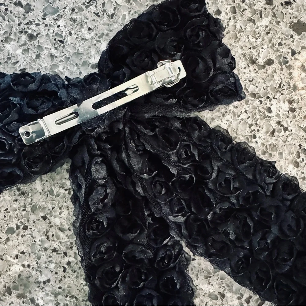 Elegant Silver and Black Hair Bows - EUC 🎀✨